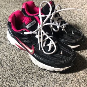 Nike tennis shoes with lots of life left